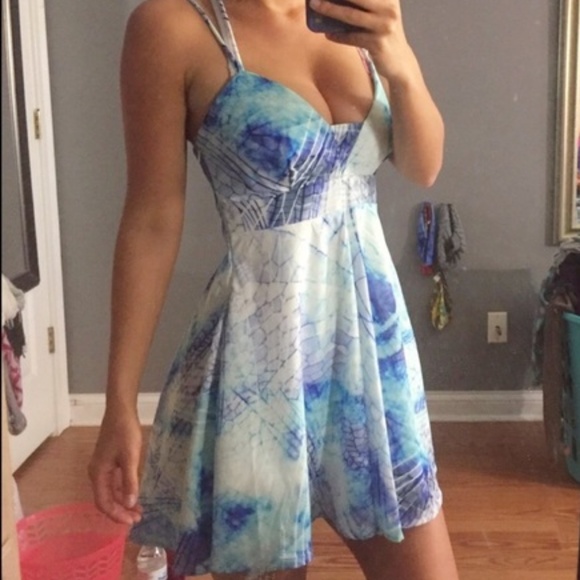 LF Watercolor House of Three Revolve Dress AUS 8 - Picture 4 of 7